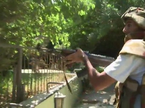 Libye: les rebelles traquent Kadhafi