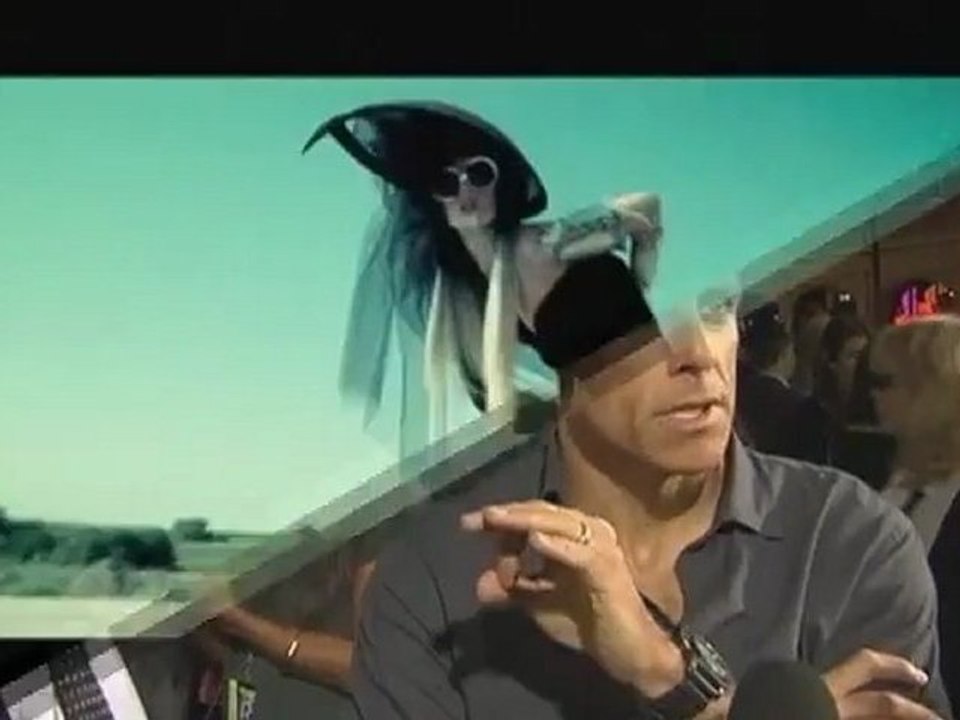 Winehouse hits recording milestone, Bennett plans VMA tribute