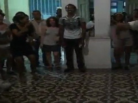 SALSA A CUBA .STAGES,FETES,VISITES,SORTIES,DEMOS,SOIREES... WWW.DANSACUBA.COM demo de nos profs cubains lors de la fete de fin de stage carnaval de santiago 2011