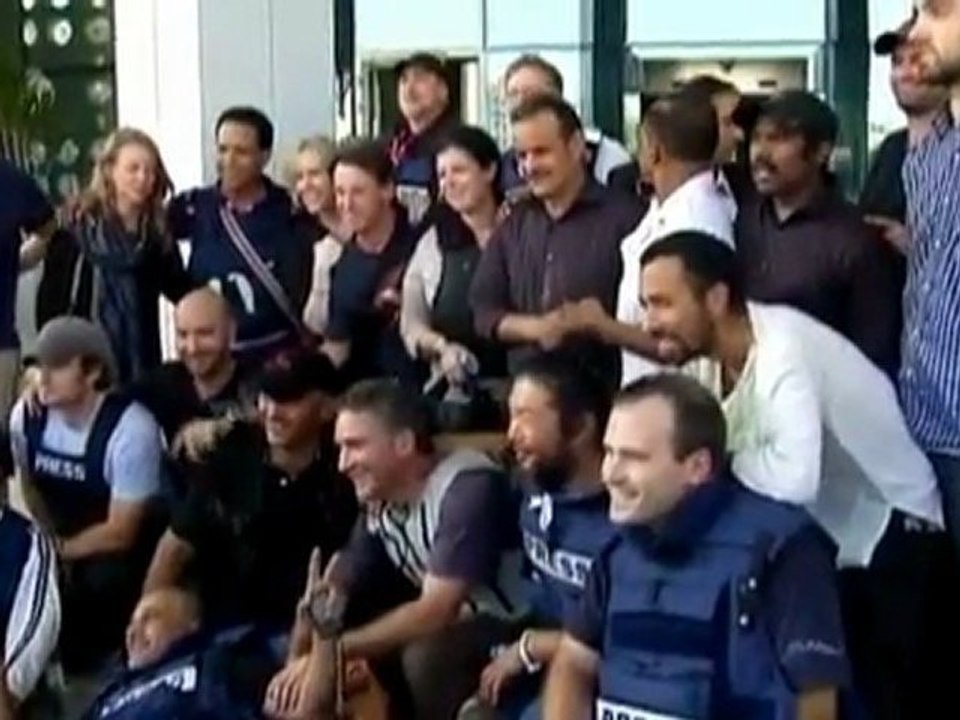 Rebels battle loyalists for Tripoli