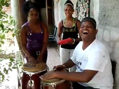 WWW.DANSACUBA.COM Nos ateliers cours de percussion afrocubaine avec Douani stage salsa 2011carnaval de santiago