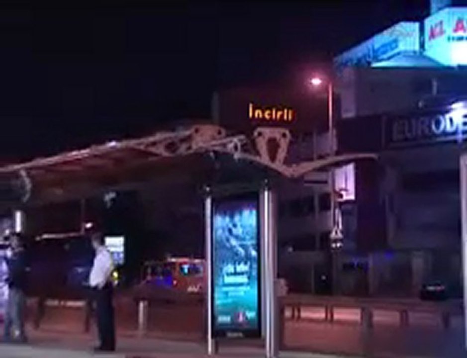 İstanbul'da polis minibüsü devrildi: 1'i ağır 4 polis yaralandı
