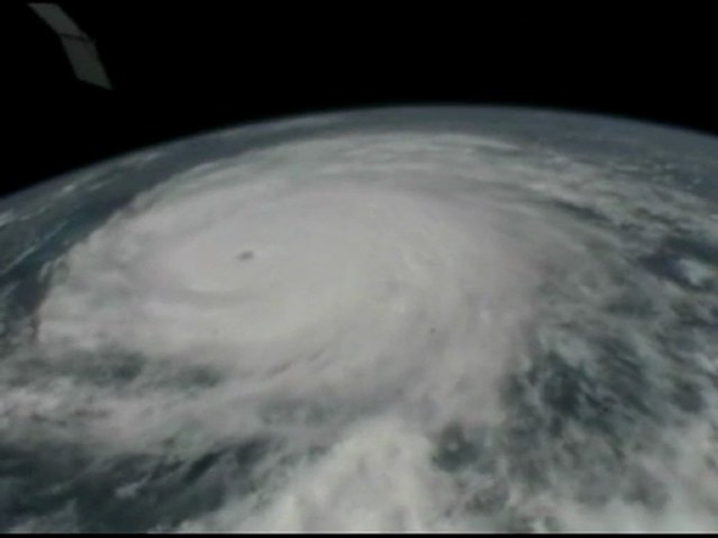 ⁣Caméras station Ouragan Irène