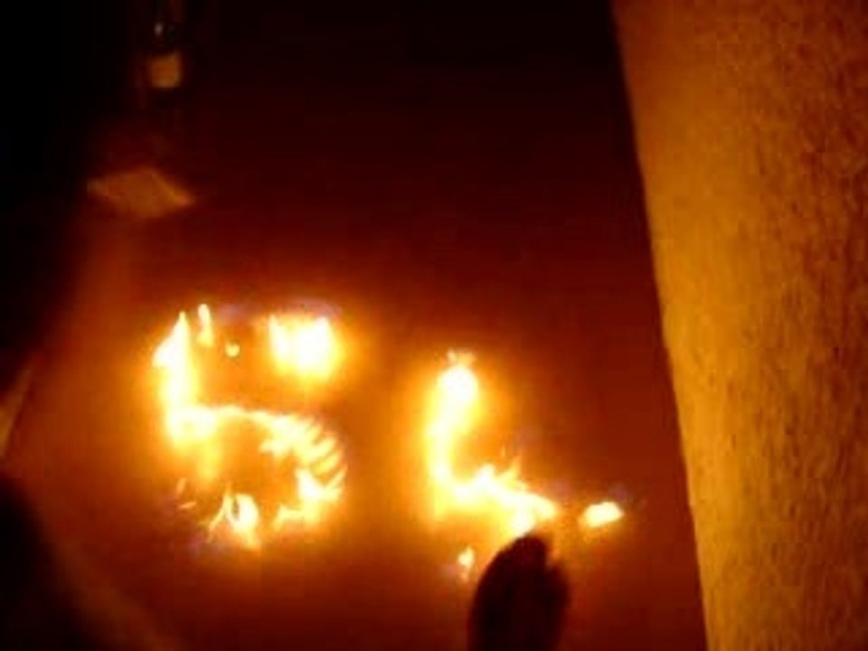 delire feu balcon 54