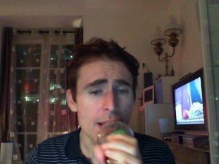 Wiwi égratigne "papier carbone"