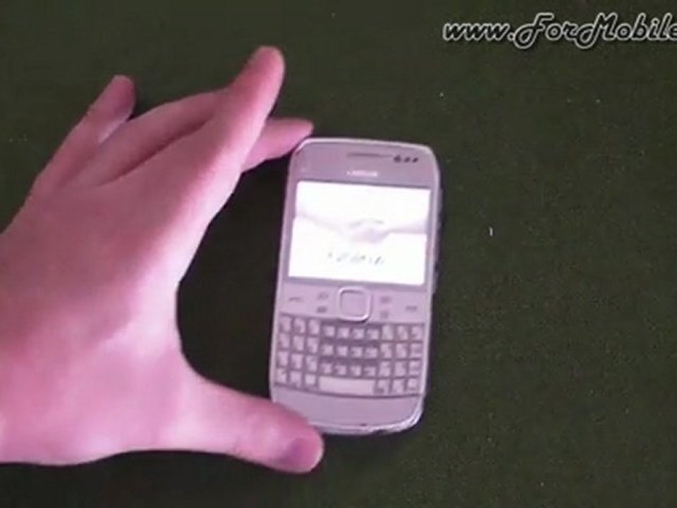 Nokia E6-00 - Inserimento SIM, batteria e prima accensione