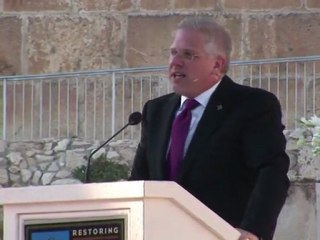 Crowds hail Israel at controversial Glenn Beck rally