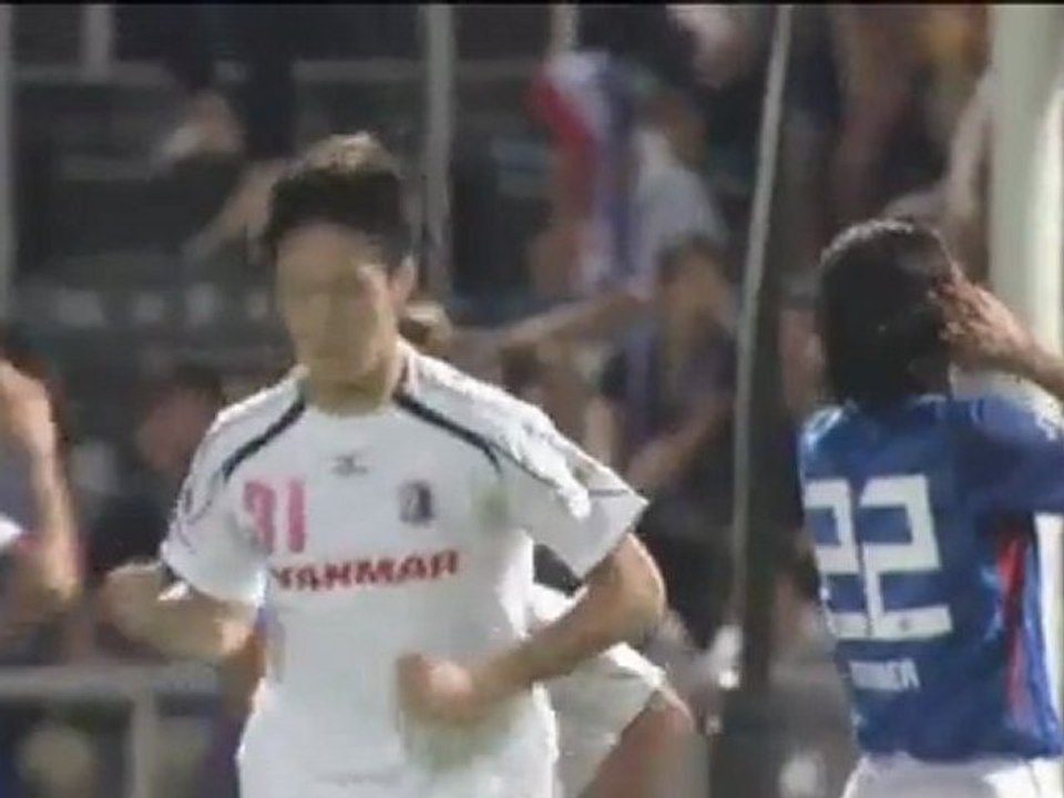 J-League - Yokohama greift an