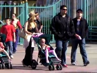 Denise Richards retournera-elle dans "Mon Oncle Charlie" ?