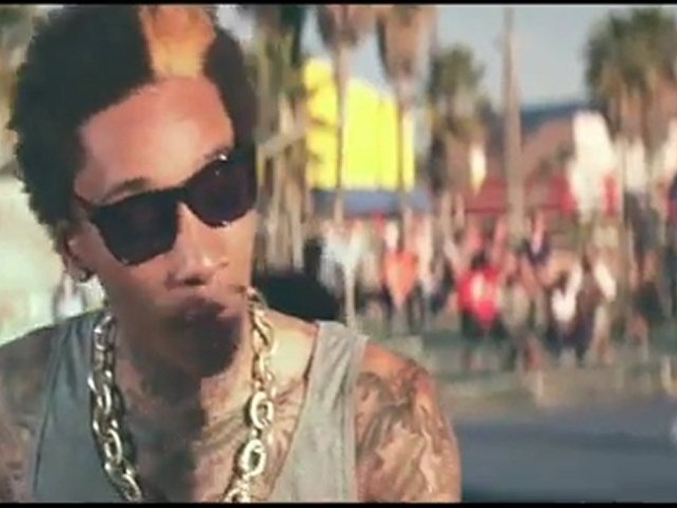 Wiz Khalifa - Roll Up [Official Music Video]