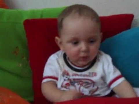 HERKES BU BEBEĞİ KONUŞUYOR. BU KADAR SEVİMLİ BİR BEBEK YOK !!!