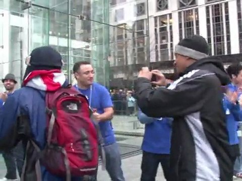 Steve Jobs renuncia a Apple y deja su lugar a Tim Cook