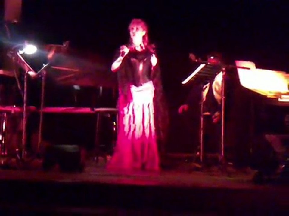 ELIZABETH VIDAL - EXTRAIT LYRIQUE  ( ROQUEFORT LES PINS  le 20 08 2011)