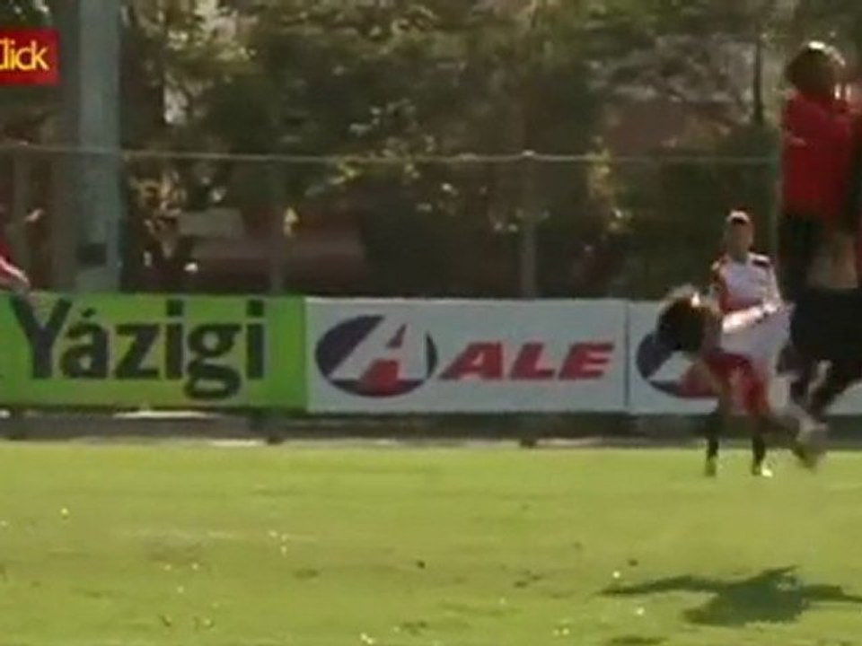 Jogador do São Paulo desmaia em campo