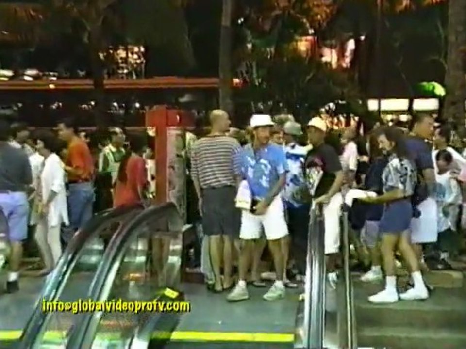 BIZARRE HALLOWEEN PARADE . WAIKIKI, HAWAII USA