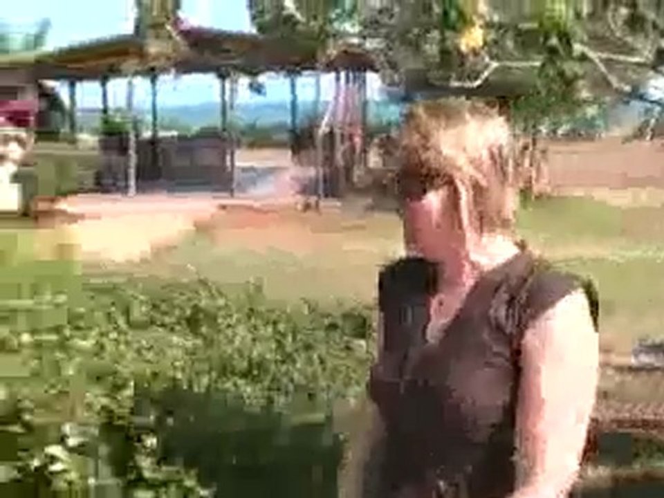 Okul mahkeme kararıyla yıkıldı, direnen veliler ağladı