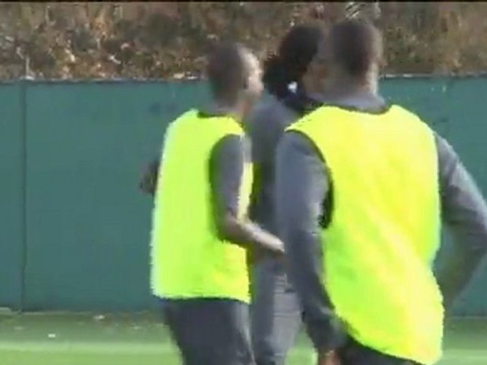 Tottenham leiht Adebayor aus