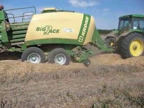 Agri Structures - Pressage de menue paille