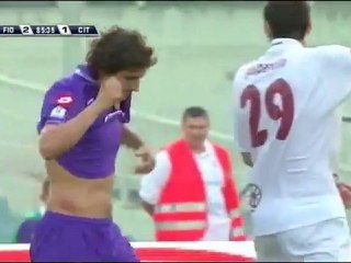 Ο Γιόβετιτς σκίζει τη φανέλα του εν ώρα αγώνα