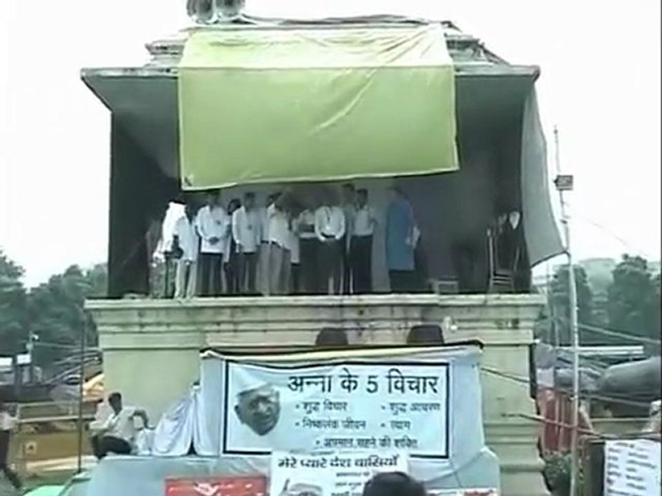 India debates anti-graft bill