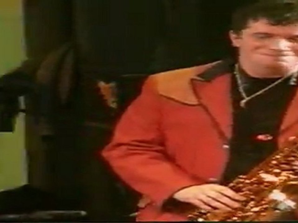 парень с саксафоном