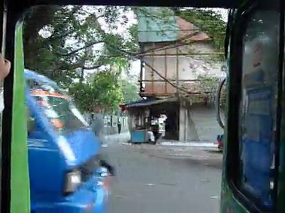 En minibus vert a Bogor