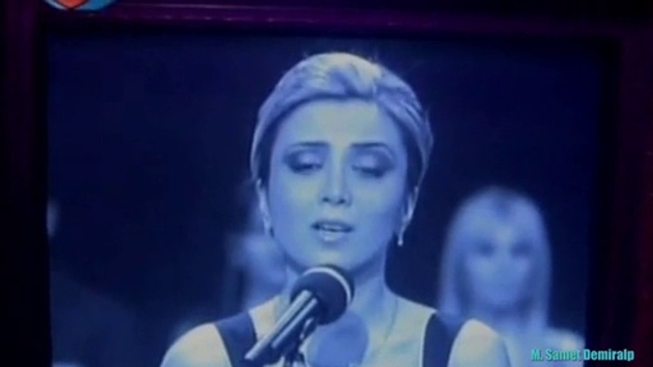 Aylar geçiyor sen bana hâlâ geleceksin - Derya Bozkurt