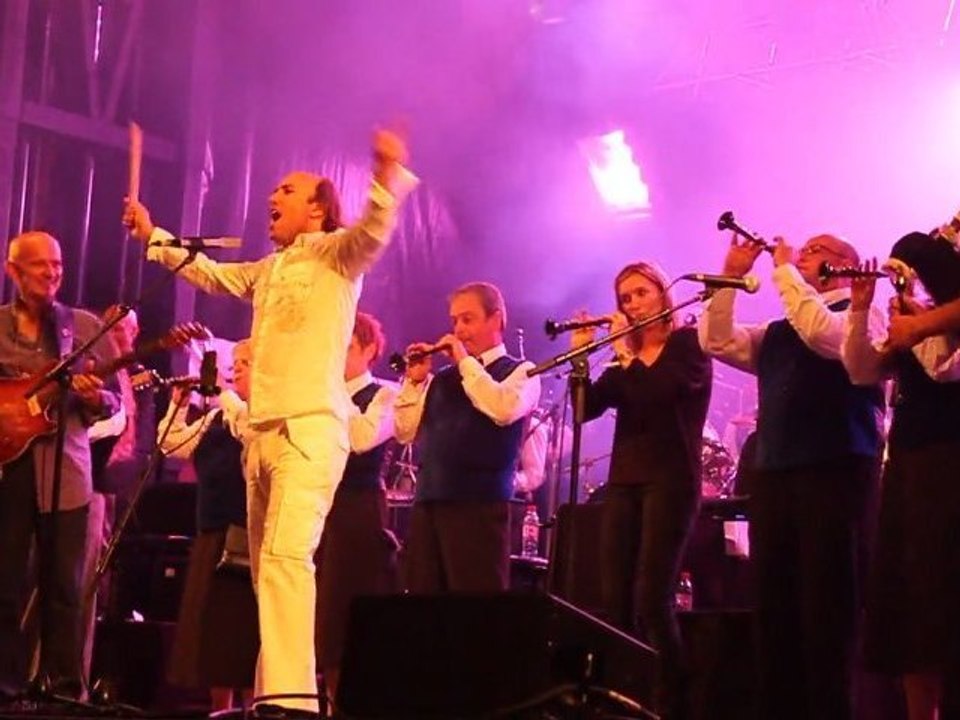 Carlos Nunez & Dan Ar Braz - Festival du chant de marin 2011 - Paimpol Bretagne France