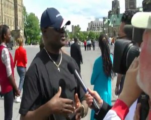 Le combattant congolais Fourmi-Rouge au parlement canadien.