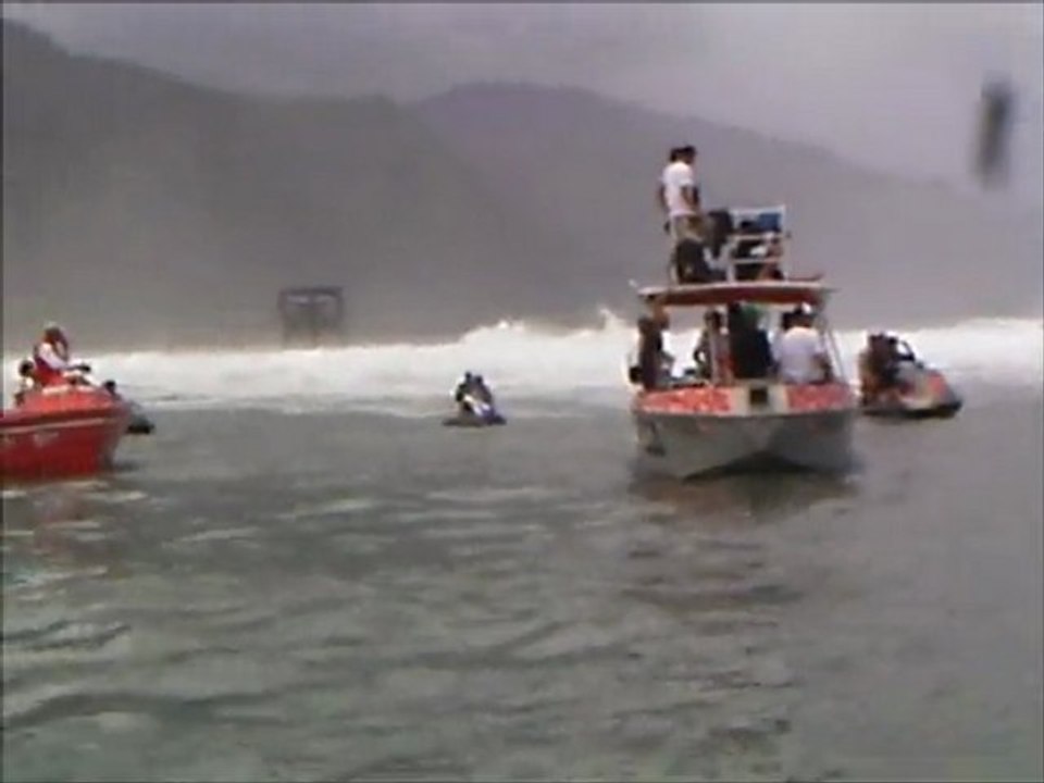 Vague Teahupoo 270811