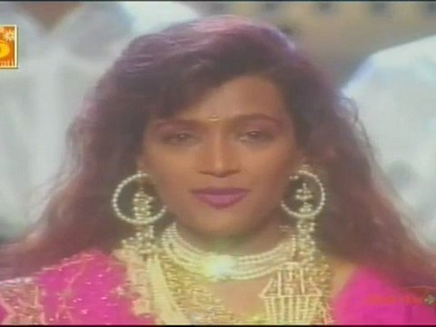 Watan Hamara-Asha Bhosle Live[Featuring Shahrukh Khan] - YouTube