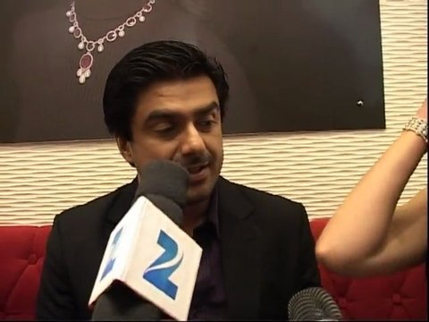 Raveena Tandon, Twinkle Khanna And Amrita Arora Cheer For Neelam - Latest Bollywood News