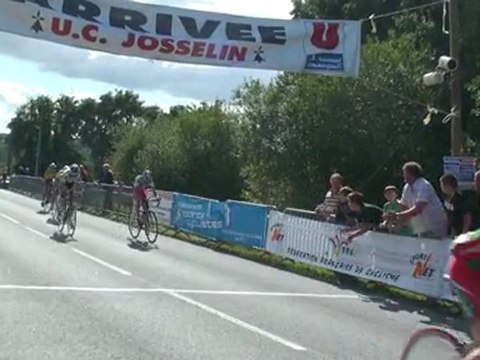 arrivée pour la 2ème place à Josselin en minimes
