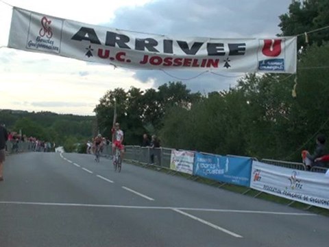 Arrivée des 3ème caté à Josselin