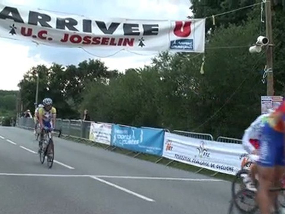 L'arrivée du reste du peloton