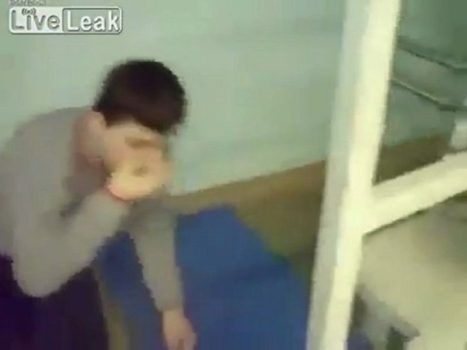 Ein weiterer Idioten Kid denkt, er weiß, wie man Box Fail