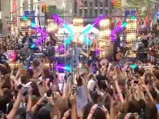 Enrique Iglesias Backstage At The Today's Show 2011[1]