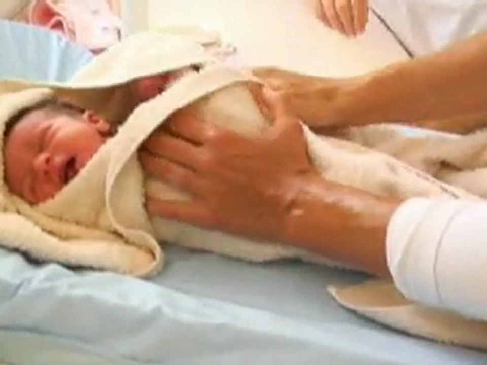 Parole de mamans - Premier bain de bebe