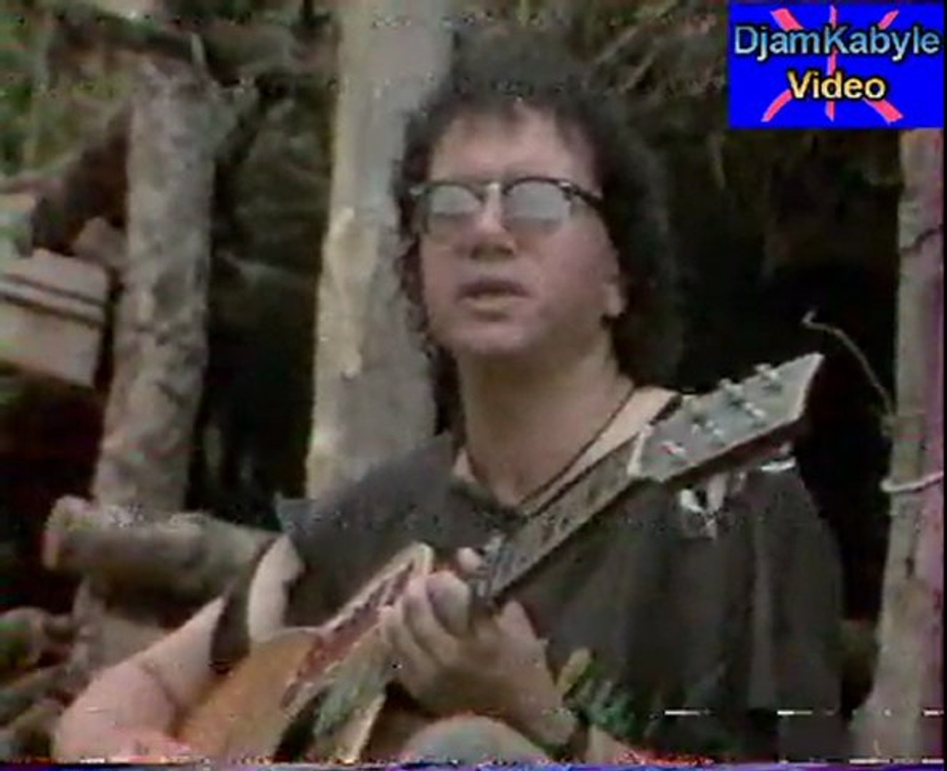 Majid SOULA "Awi Qwlen D'Avaranni" (1990) clip Kabyle - Vidéo Dailymotion
