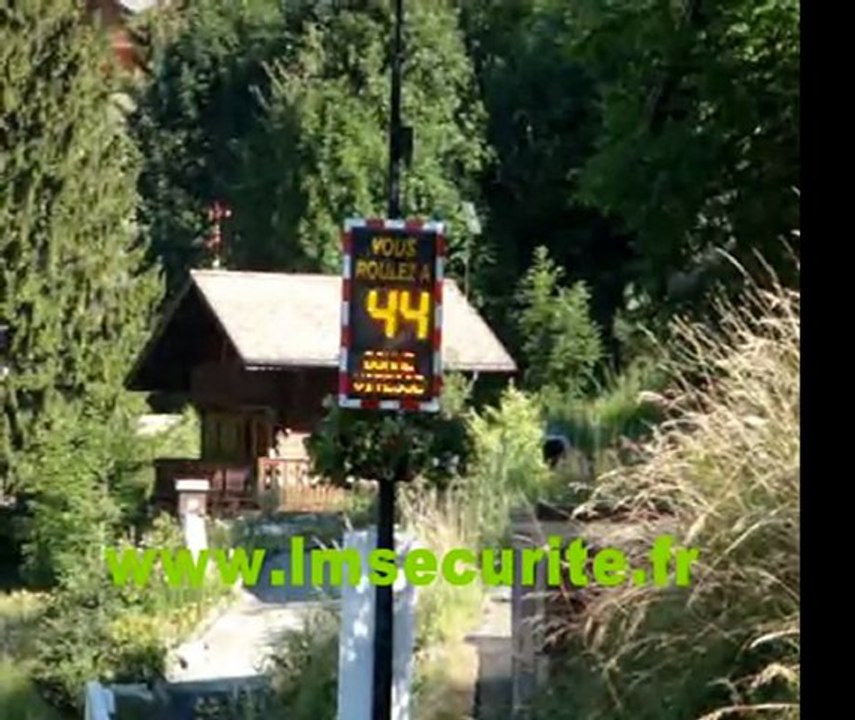 RADAR  PEDAGOGIQUE  LUMINEUX  DE  VITESSE  VIASIS  PLUS  012011