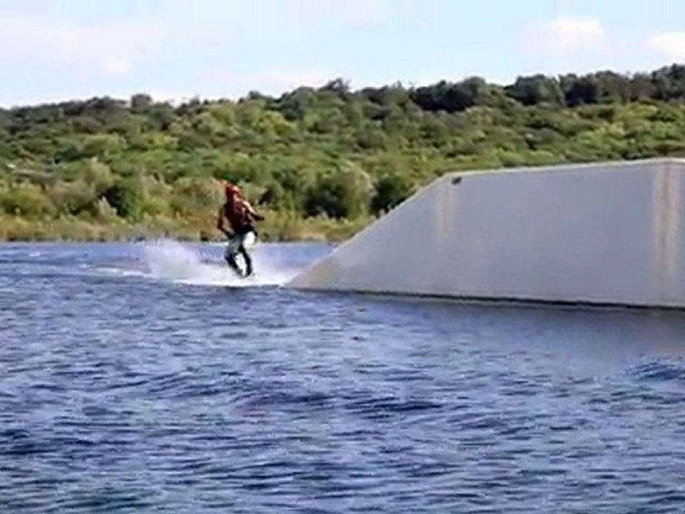 Wakeboard Jaja De la glisse et moins de pollution