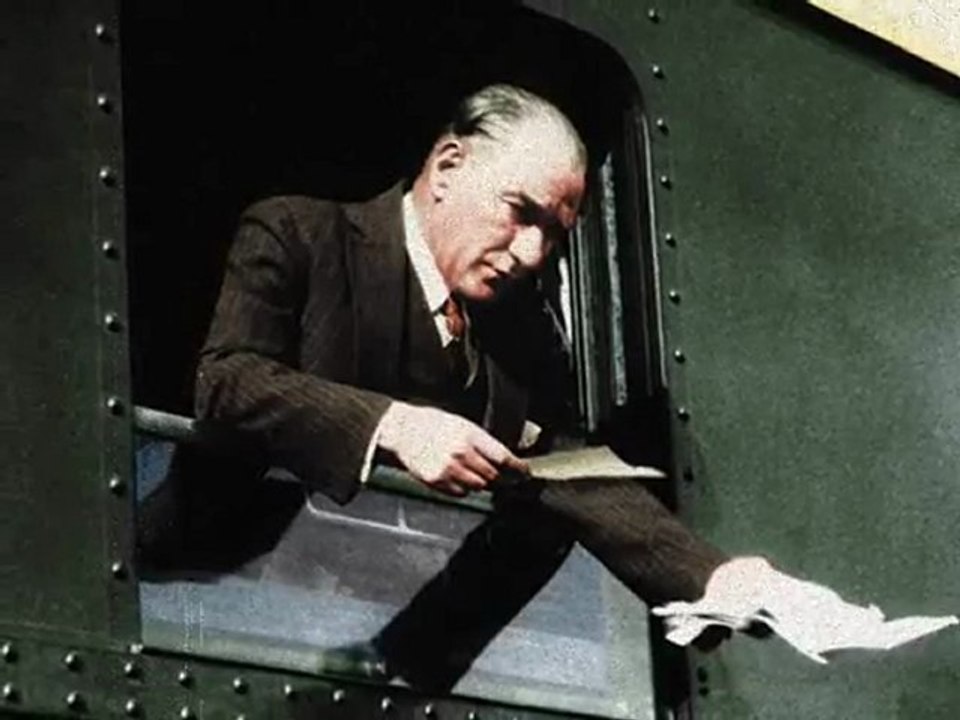 Aşkın Nur Yengi & Ali kırca  ( DÜET ) kırmızı  gül demet demet  ( ATATÜRK resimleri eşliğinde )Serbülent Öztürk yapımı