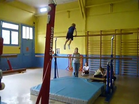20110618 Gala de Gym? Eloi aux barres