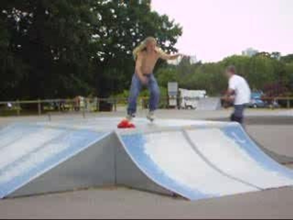 fait  1 salto arrière !