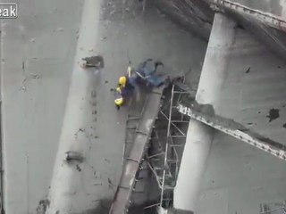 Eisenstange schlägt zurück auf Bauarbeiter Fail