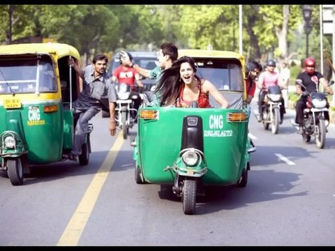 Imran Khan And Katrina Kaif Take An Open Auto Rickshaw Ride – Latest Bollywood News