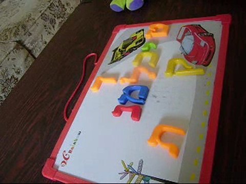 זיהוי-אותיות-אלף-בית-ילד-קטן