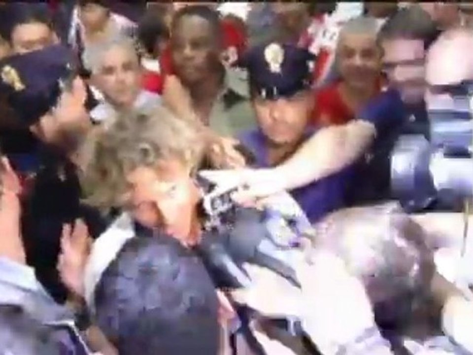 Forlan touches down in Italy