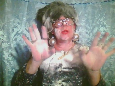 Zebullin Swords cooks a cake LIKE MARTHA STEWART WORKS ON A TRACTOR_0001