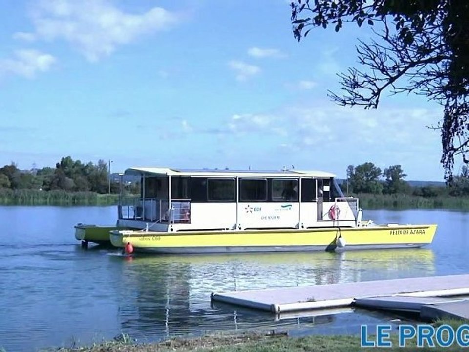 Canal de Jonage : une navette électro-solaire à l'essai